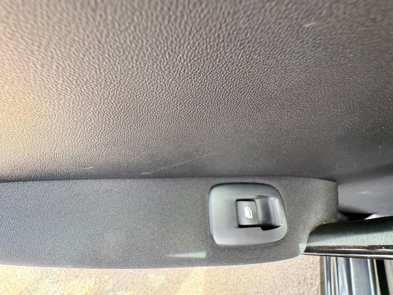 Peugeot 208 Allure 1.6 Blue HDI 75 #10654