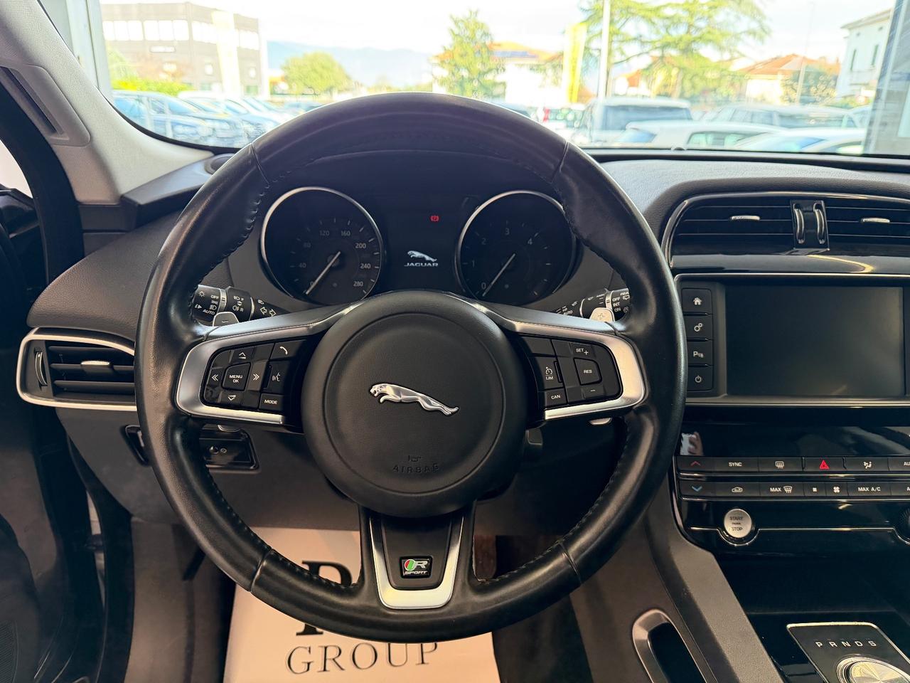 Jaguar F-Pace 2.0d I4 R-Sport awd 240cv automatica iva Esposta