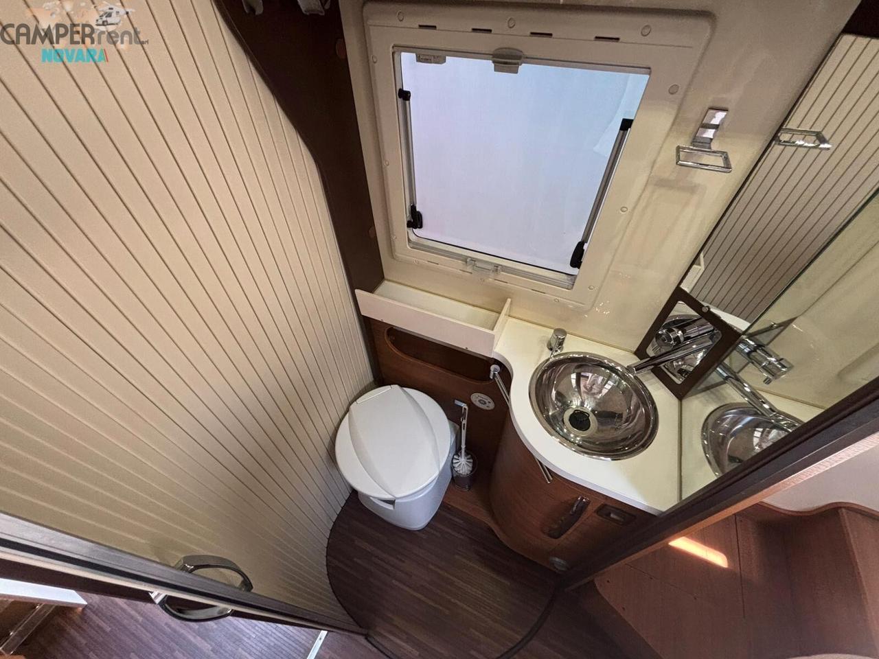 ELNAGH MAGNUM 81G - motorhome con letto nautico in coda e maxi garage
