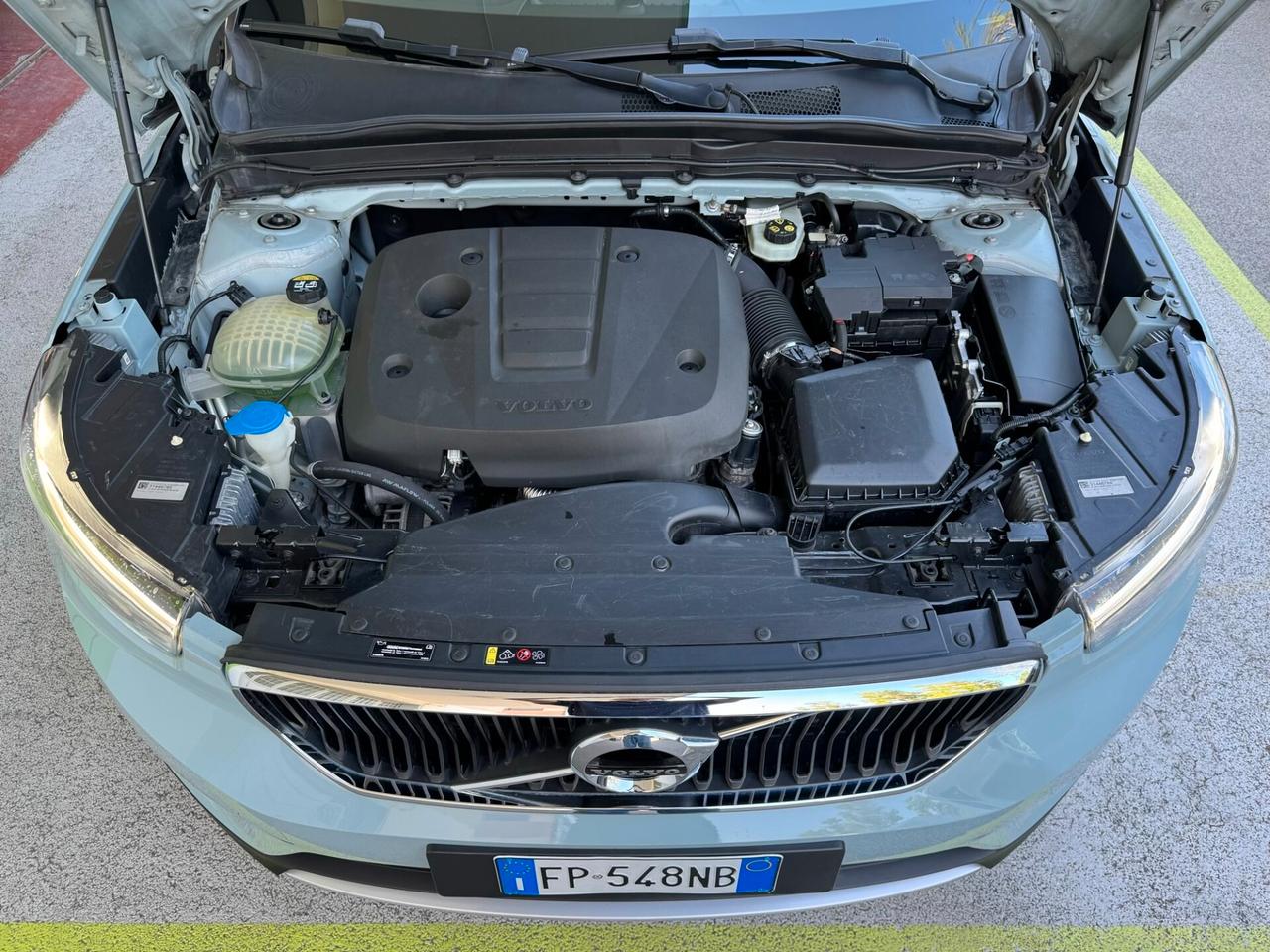 Volvo XC40 2.0 d4 Momentum AWD GEARTRONIC UNIPROP.