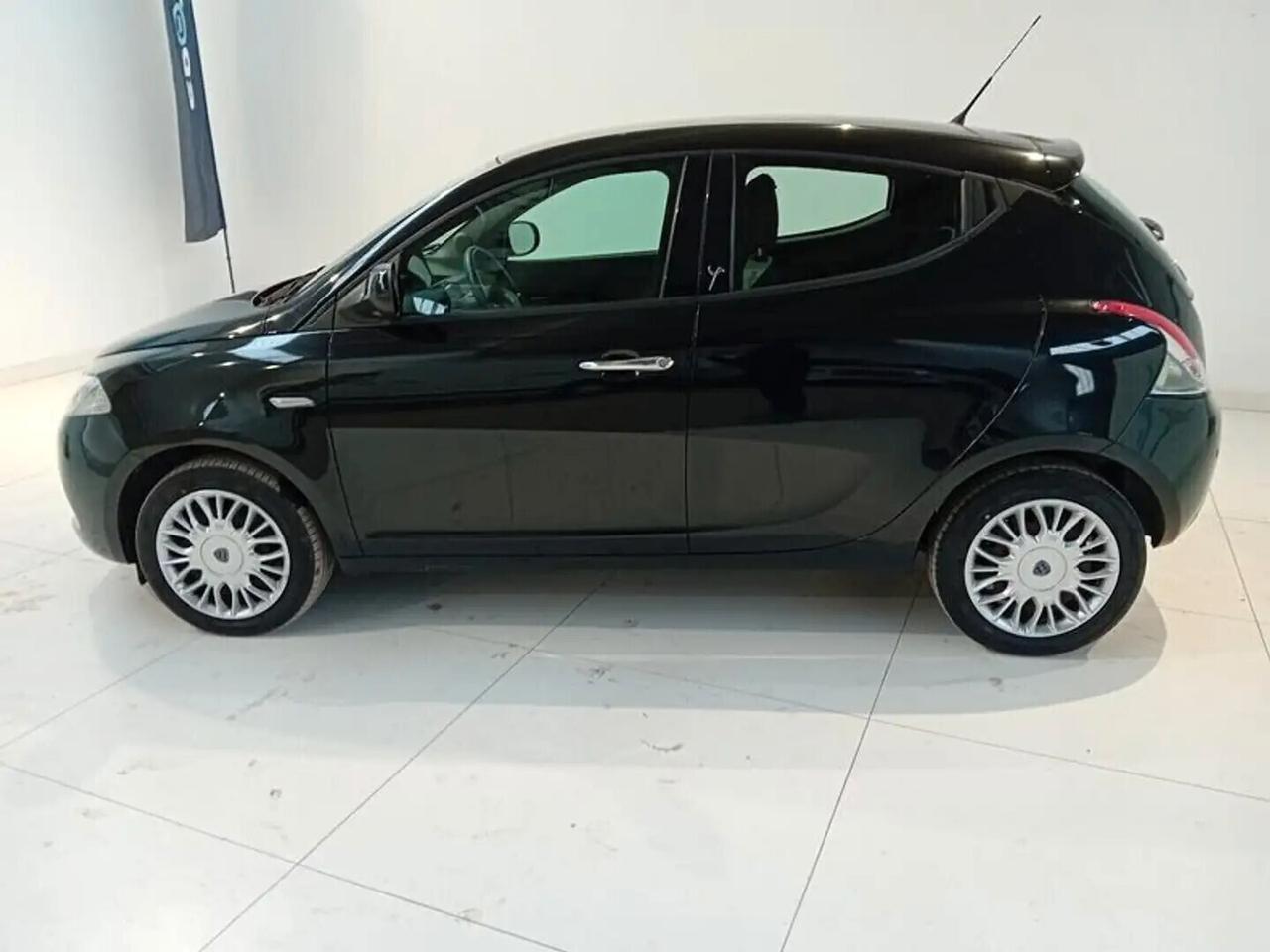 Lancia Ypsilon 1.2 69 CV 5 porte S&S Gold