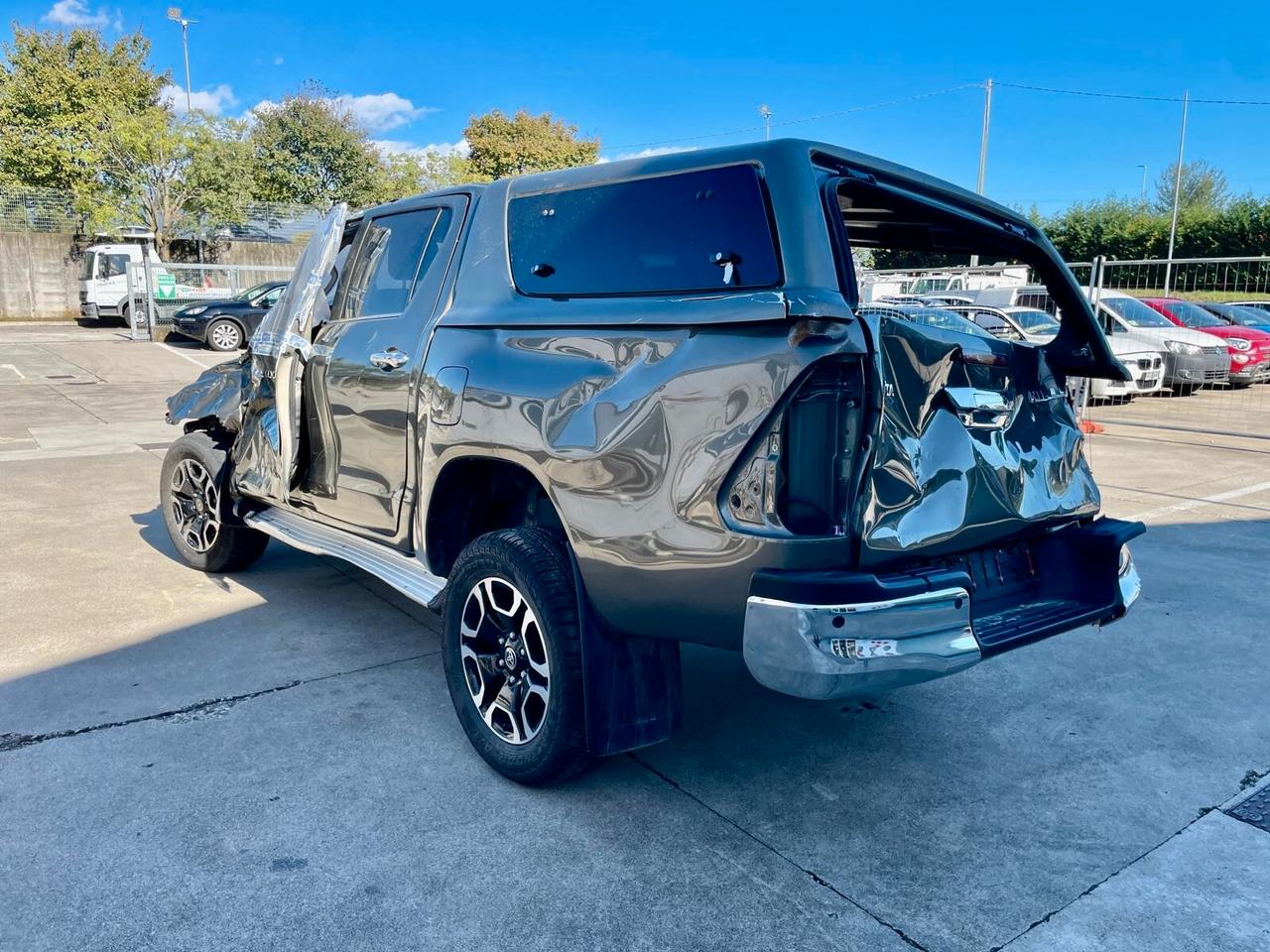 Toyota Hilux 2.4 D-4D 4WD 4 porte Double Cab Lounge ***INCIDENTATO**