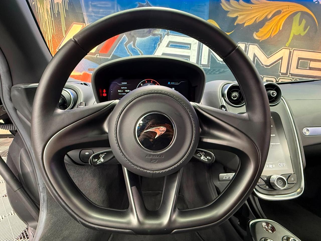 Mclaren GT (393)