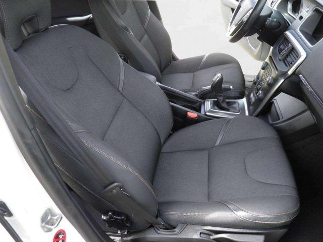 VOLVO V40 Cross Country V40 CROSS COUNTRY D3 MOMENTUM