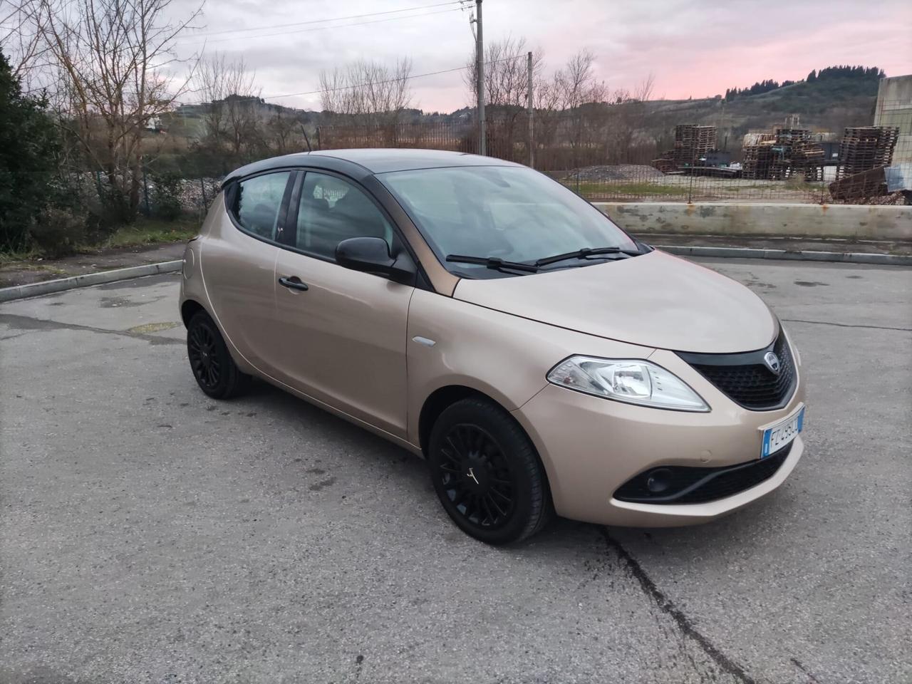 Lancia Ypsilon 1.2 69 CV 5 porte S&S Gold