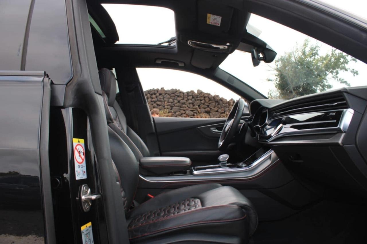 Audi Q8 RS TFSI V8 quattro tiptronic