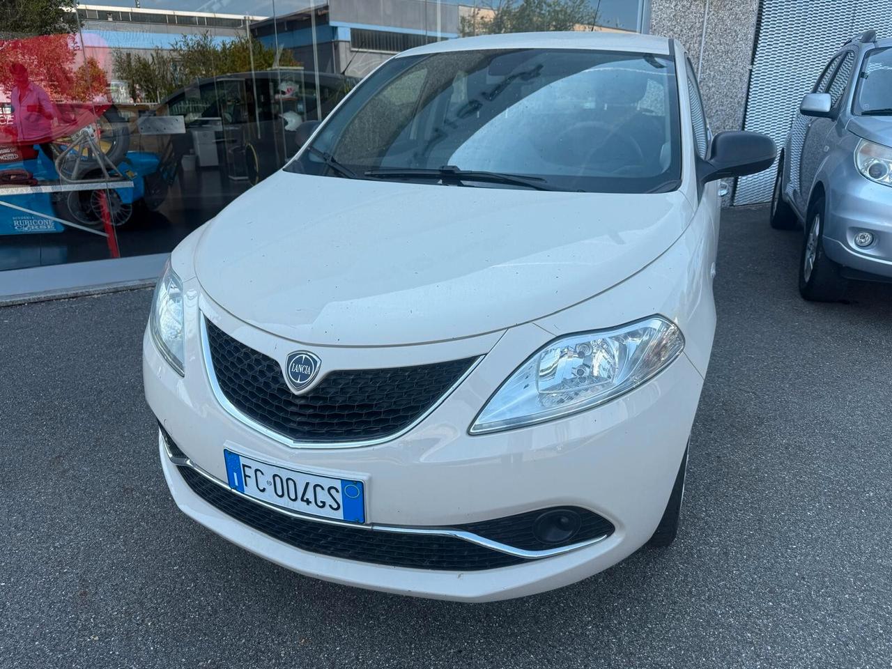 Lancia Ypsilon 1.2 69 CV 5 porte Gold ok NEOPATENTATI