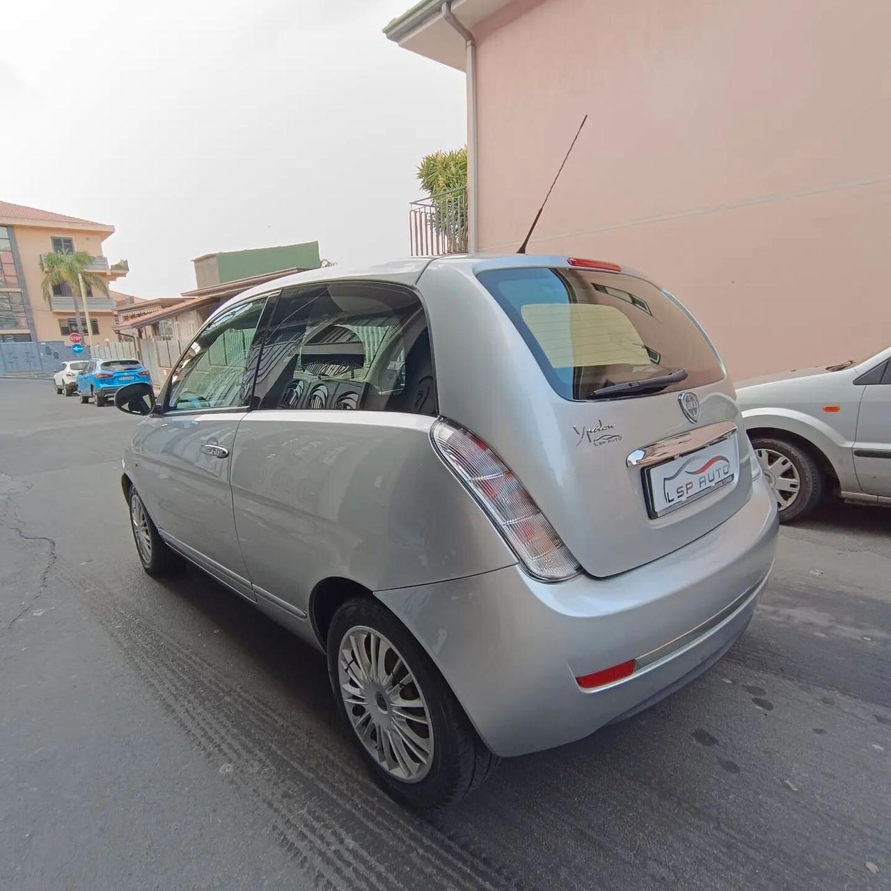 Lancia Ypsilon 1.2 69 CV Unyca