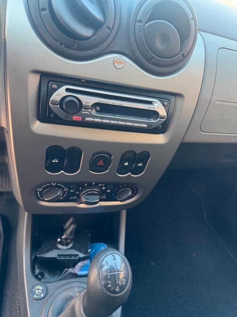 Dacia Sandero 1.2 16V GPL 75 CV 140000km