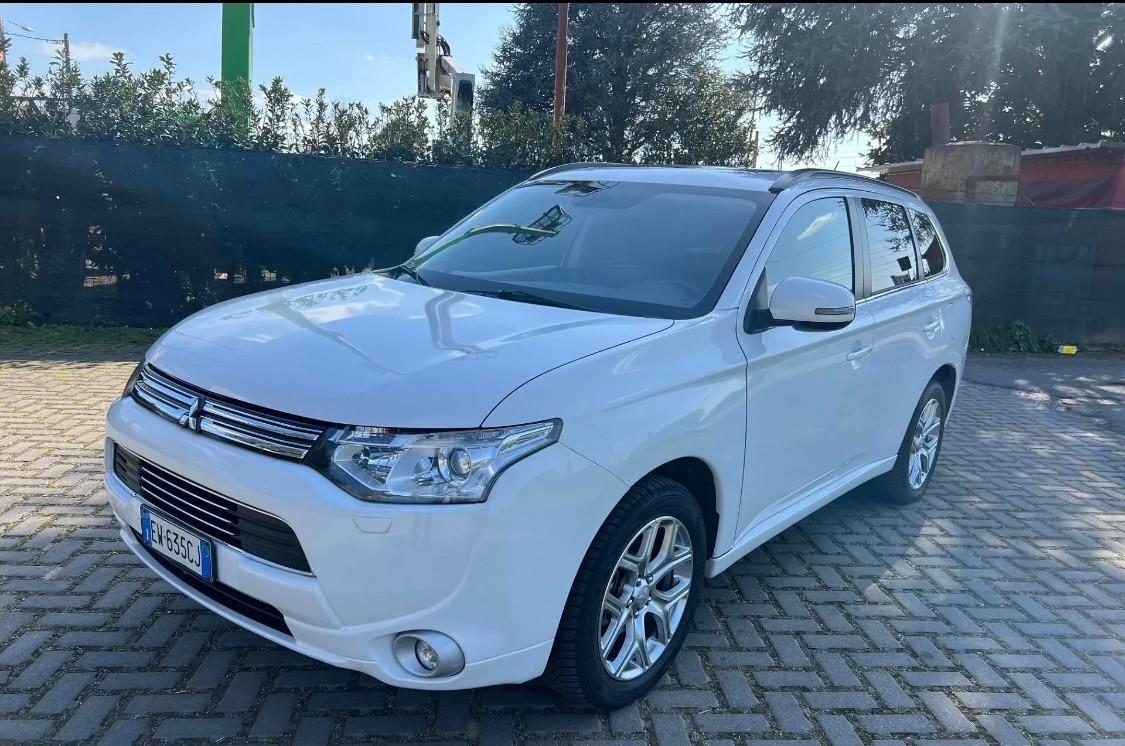 Mitsubishi Outlander 2.0 MIVEC 4WD CVT Intense