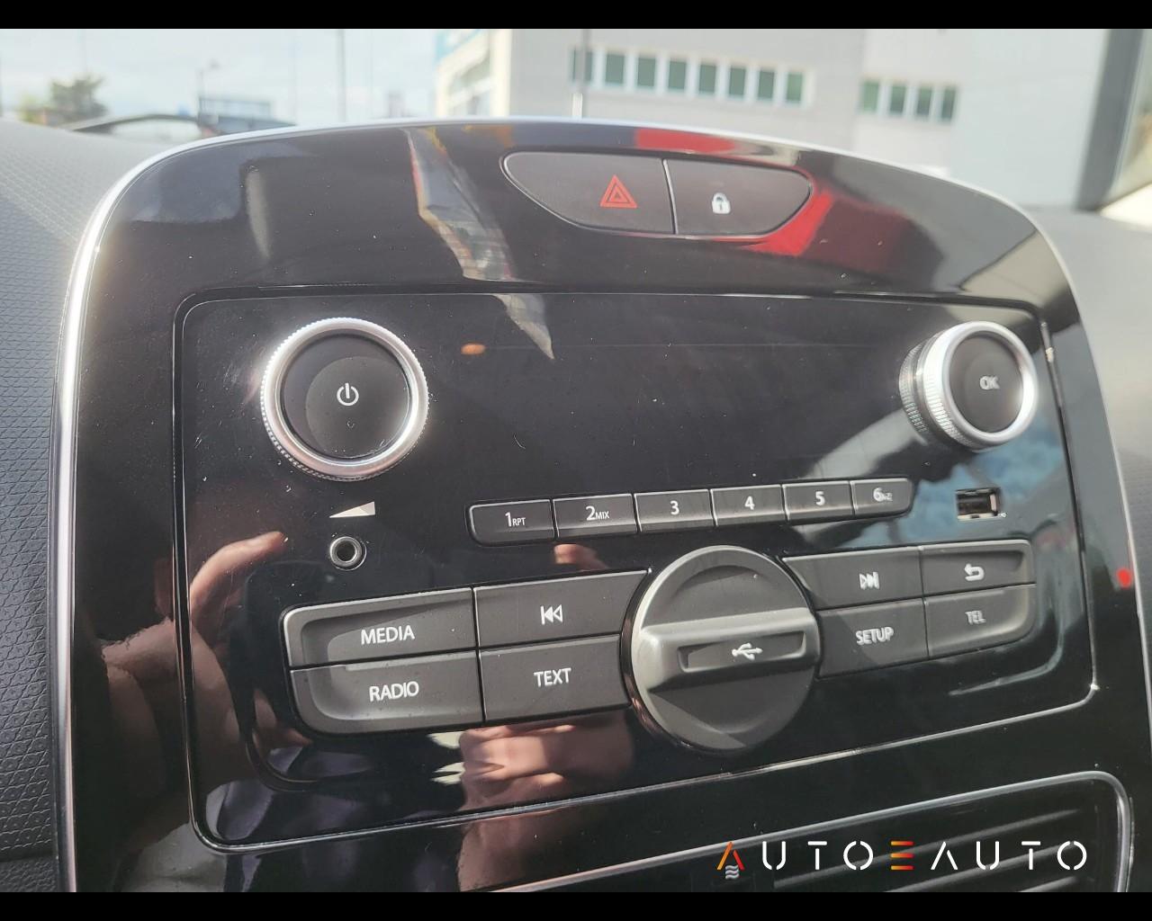 RENAULT Clio IV - Clio 5p 1.2 Zen (live) 75cv E6