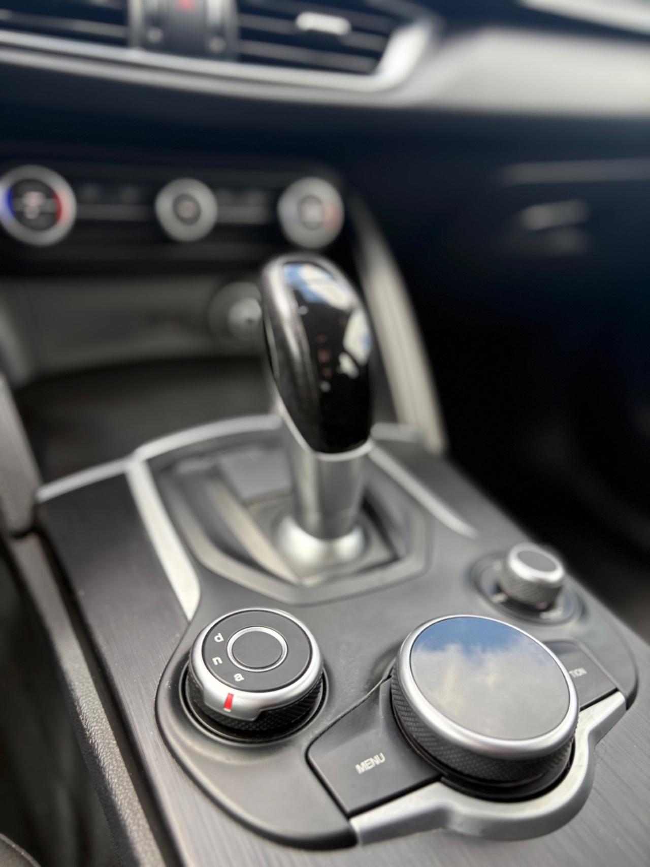 Alfa Romeo Stelvio 2.2 Turbodiesel 180 CV AT8 RWD Business