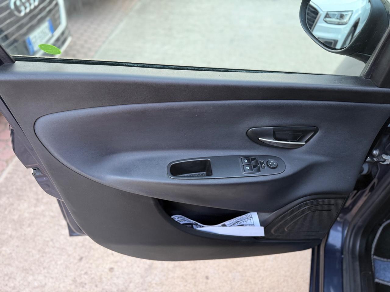 Lancia Ypsilon 1.2 69 CV 5 porte Platinum Km Certif.