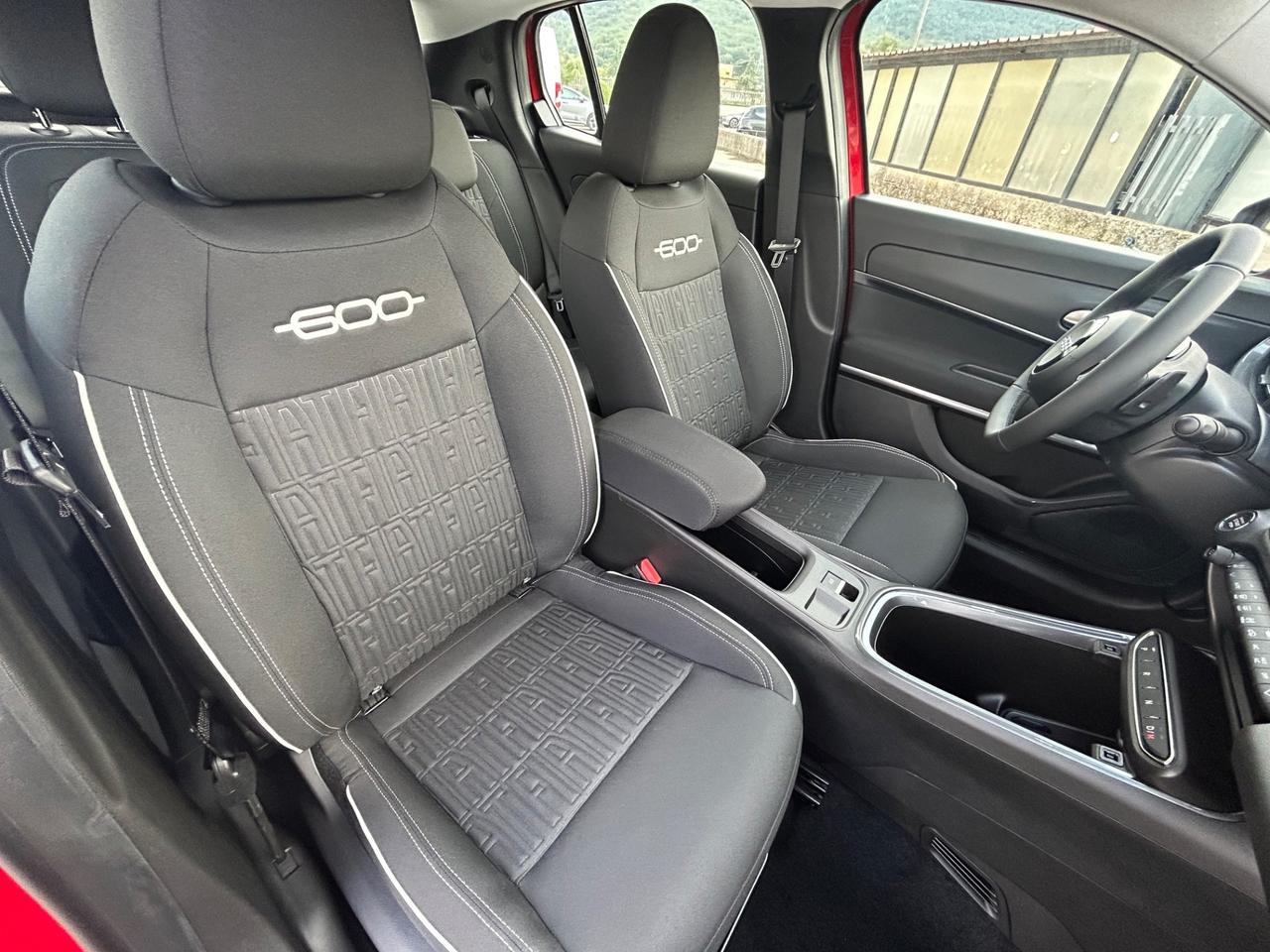 Fiat 600 Hybrid 100 CV DCT MHEV Icon