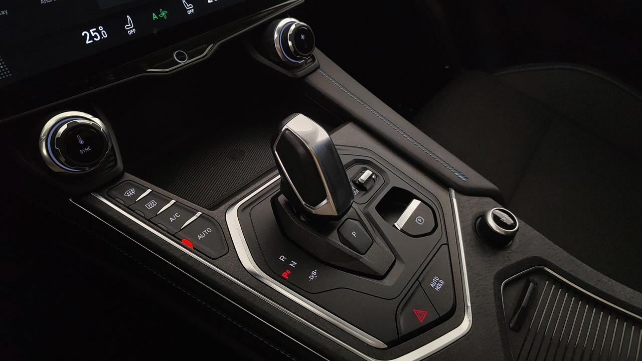 LYNK & CO 01 1.5 td phev auto