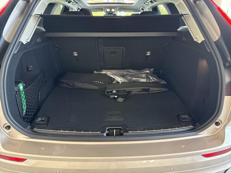 Volvo XC60 T6 Plug-in hybrid AWD automatico Plus Dark