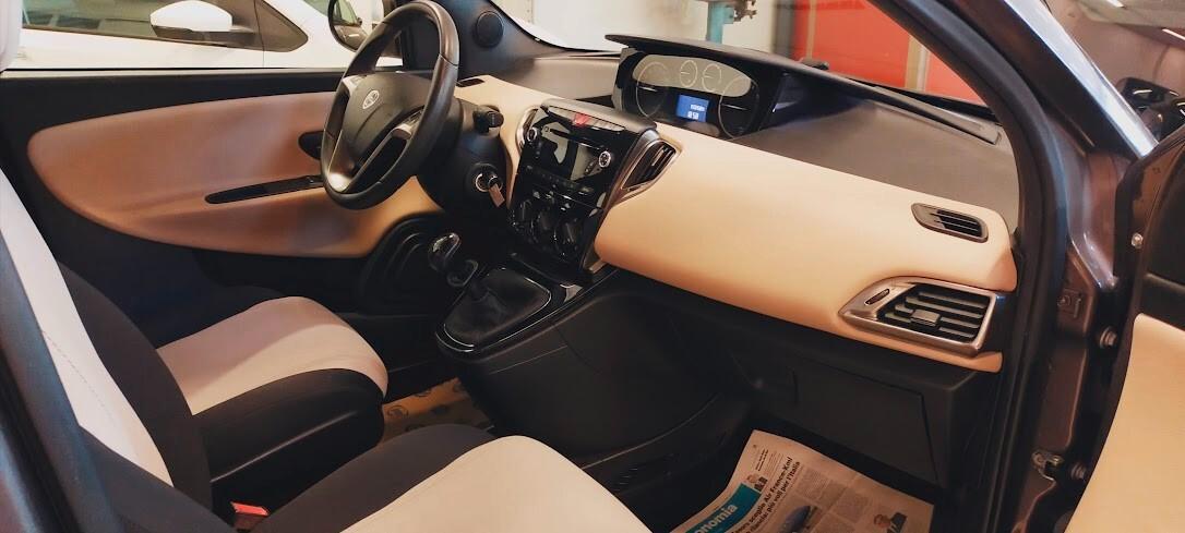 Lancia Ypsilon 0.9 TwinAir 85 CV 5 porte Metano Ecochic Gold