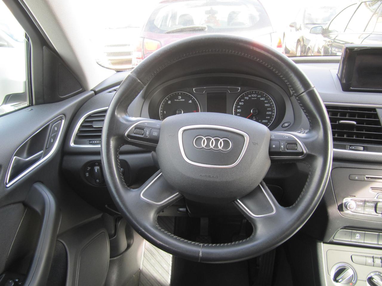 Audi Q3 2.0 TDI 120 CV Business