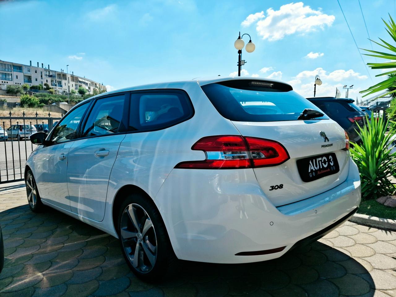 Peugeot 308 BlueHDi 120 S&S SW Allure