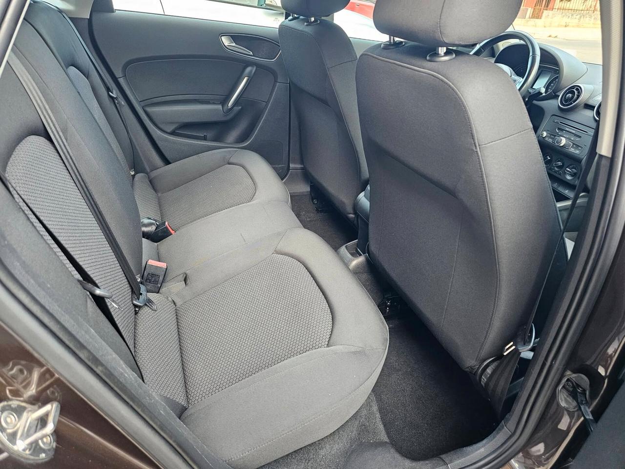 AUDI A1 SPB 1.6 TDI 90CV AMBITION BICOLOR