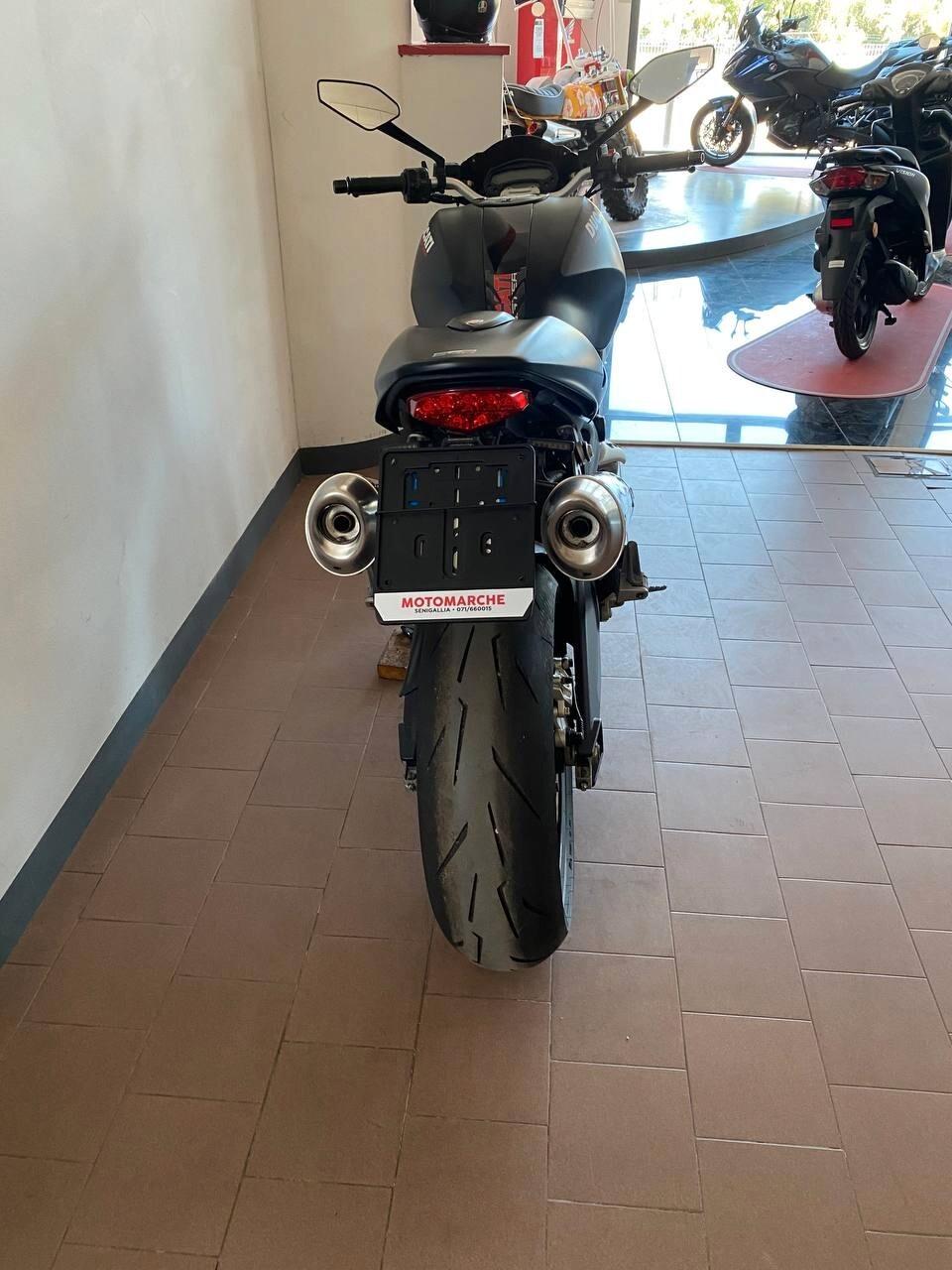 Ducati Monster 696