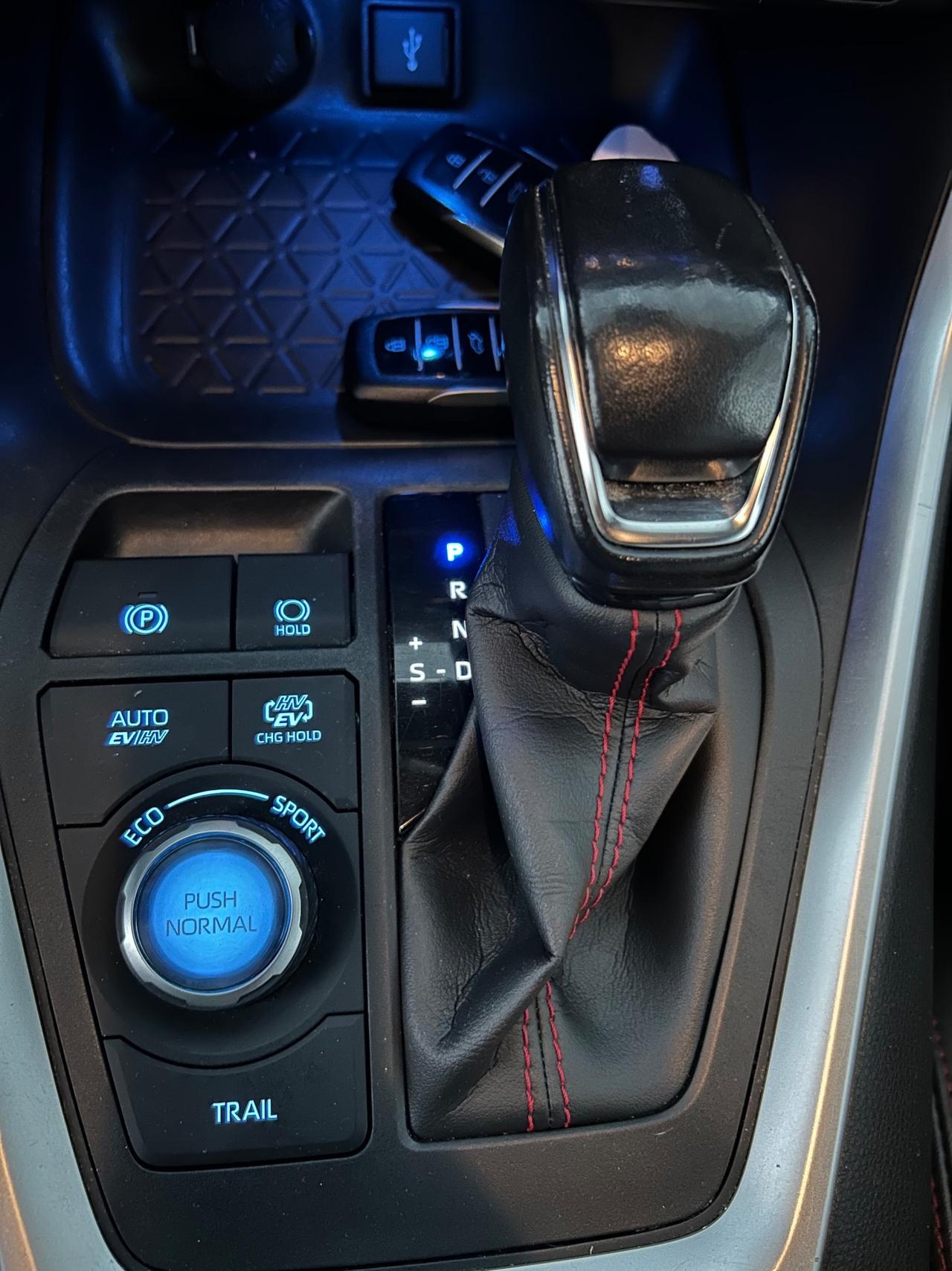 Suzuki Across 2.5 Plug-in Hybrid E-CVT 4WD Top