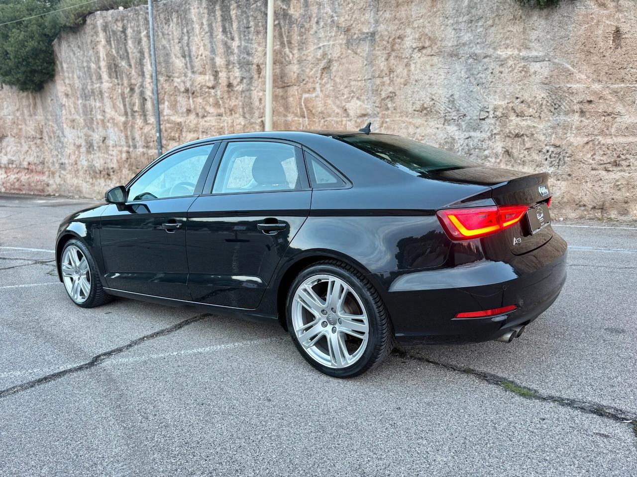 Audi A3 SEDAN/2.0 TDI 150CV/CERCHI 18"/LED/NAVI