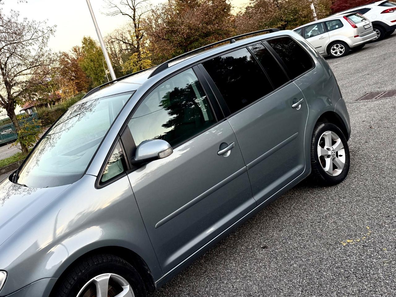 Volkswagen Touran 1.6 Conceptline