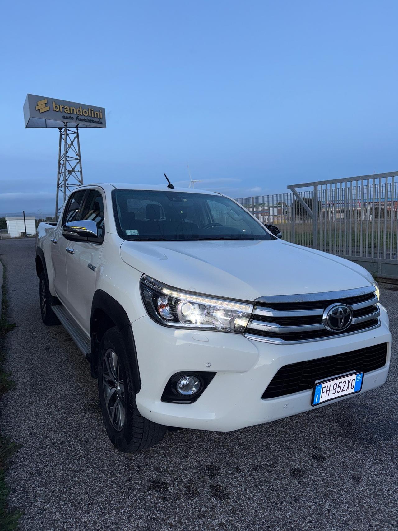 Toyota Hilux 2.4 D-4D 4WD Executive my17" IVA ESP.