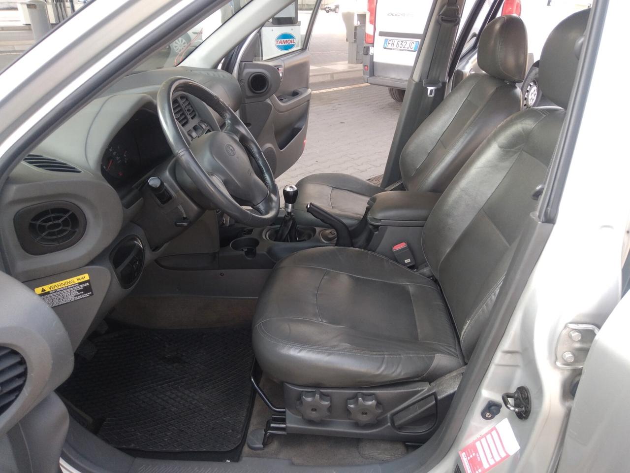 Hyundai Santa Fe 2.0 CRDi 125cv TD VGT 4WD Dynamic x neopatentati