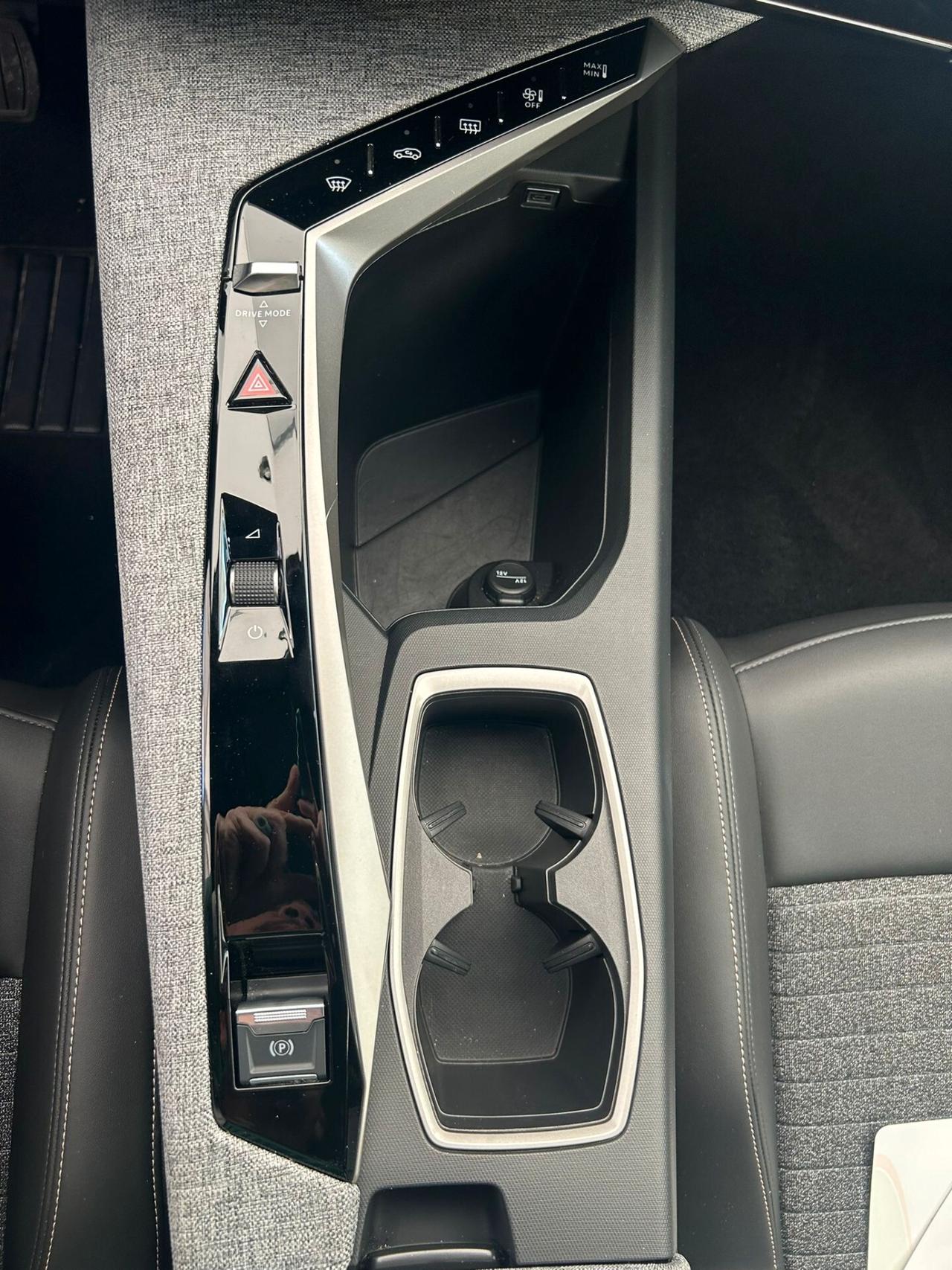 Peugeot 3008 Hybrid 136 e-DCS6 Allure