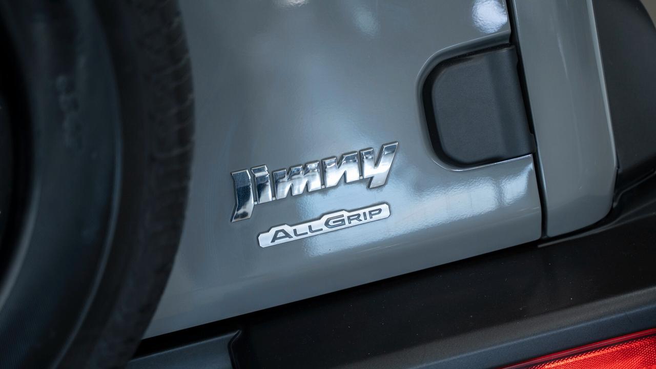 Suzuki Jimny 1.5 TOP 4WD ALLGRIP 4 POSTI AUTOVETTURA LED NAVI FULL OPTIONAL