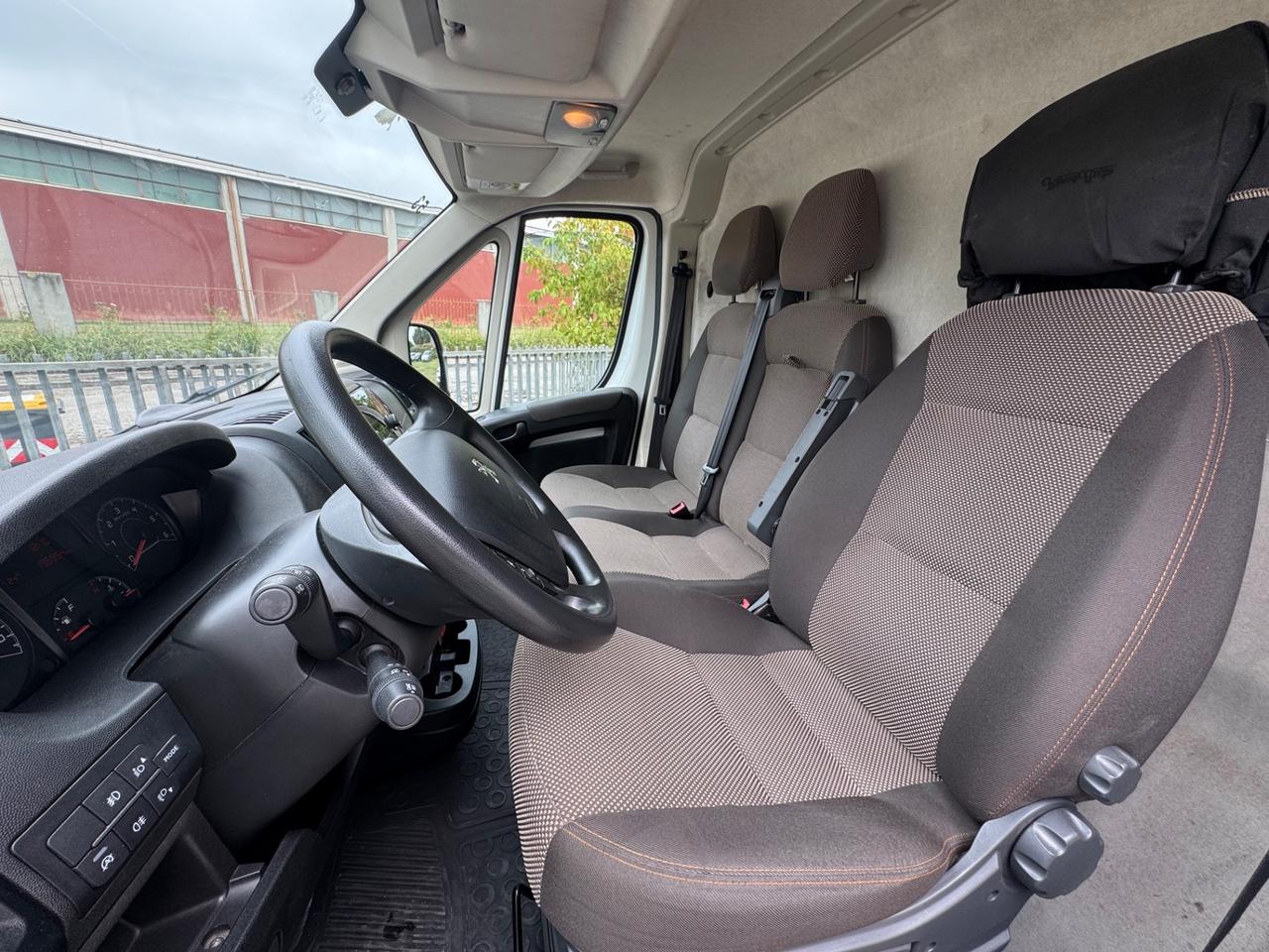 Peugeot Boxer 330 BlueHDi 140 S&S PC-TN Combi Comfort