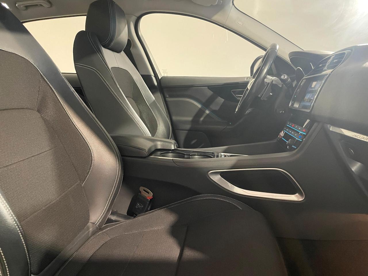 Jaguar F-Pace 2.0 D 180CV AUTOMATICA R-SPORT