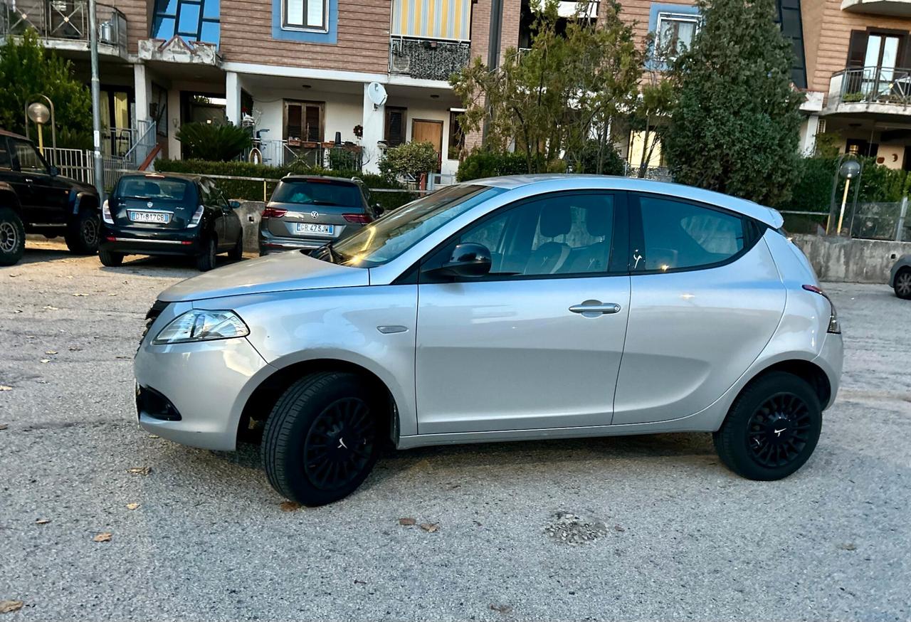 Lancia Ypsilon 0.9 TwinAir 85 CV 5 porte Metano Ecochic Elefantino
