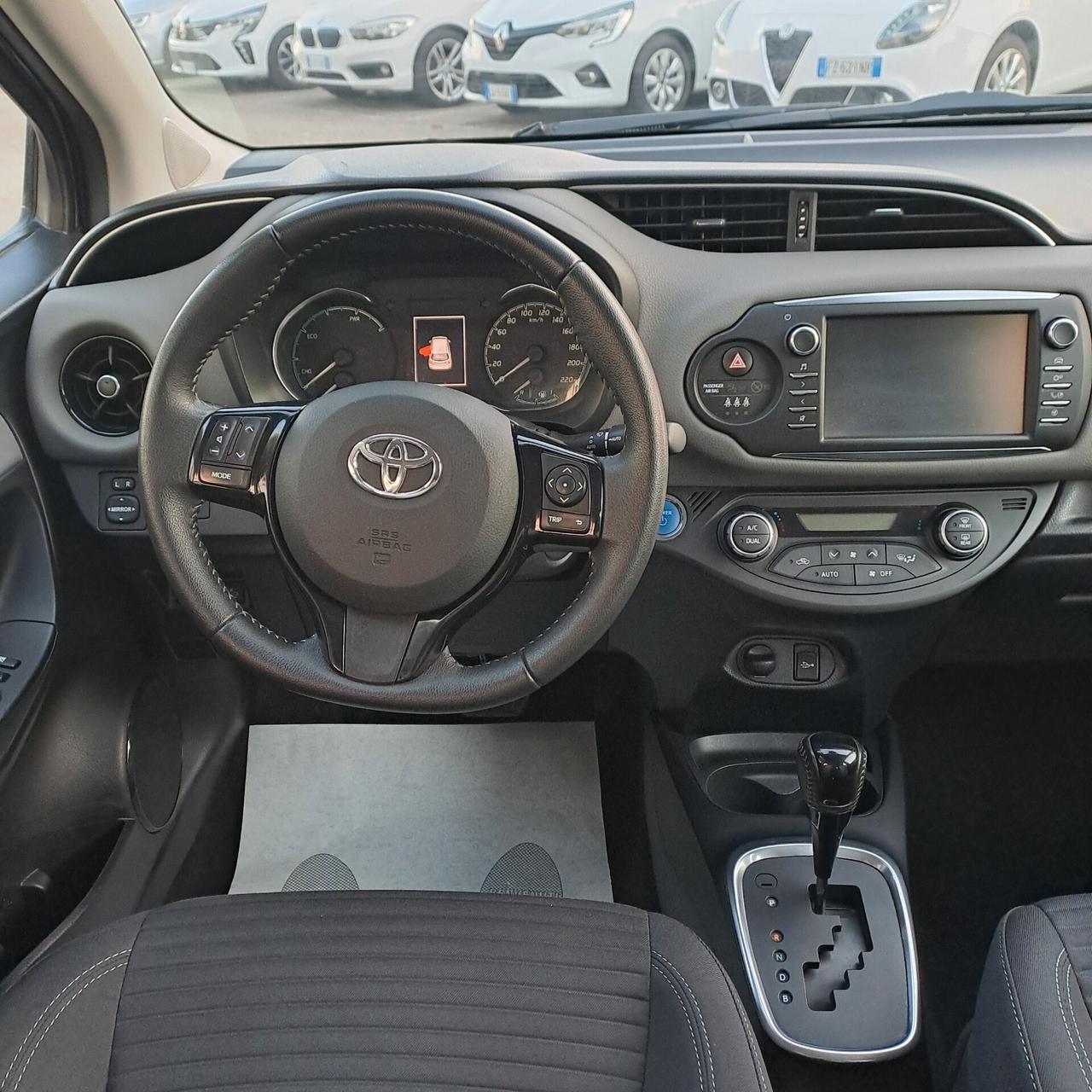 Toyota Yaris 1.5 Hybrid 73cv Business