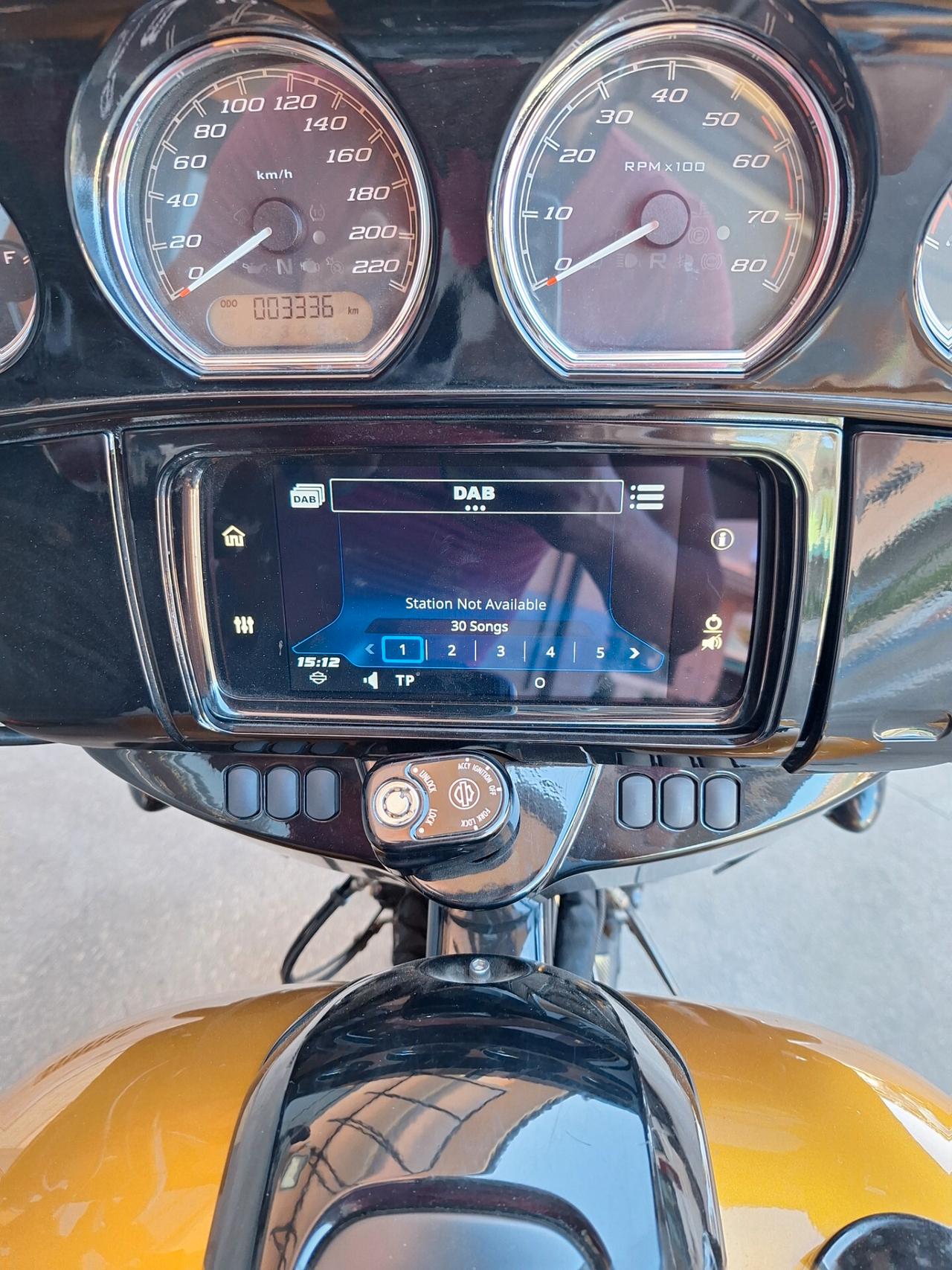 Harley-davidson Touring Street Glide Gold 114