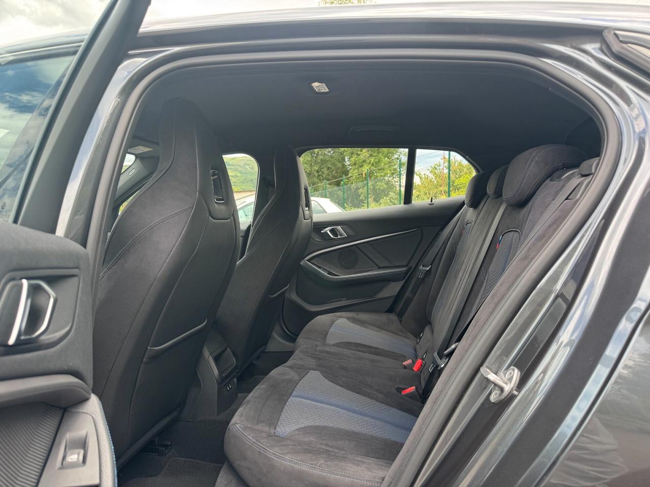 Bmw 118 118d 5p. Msport