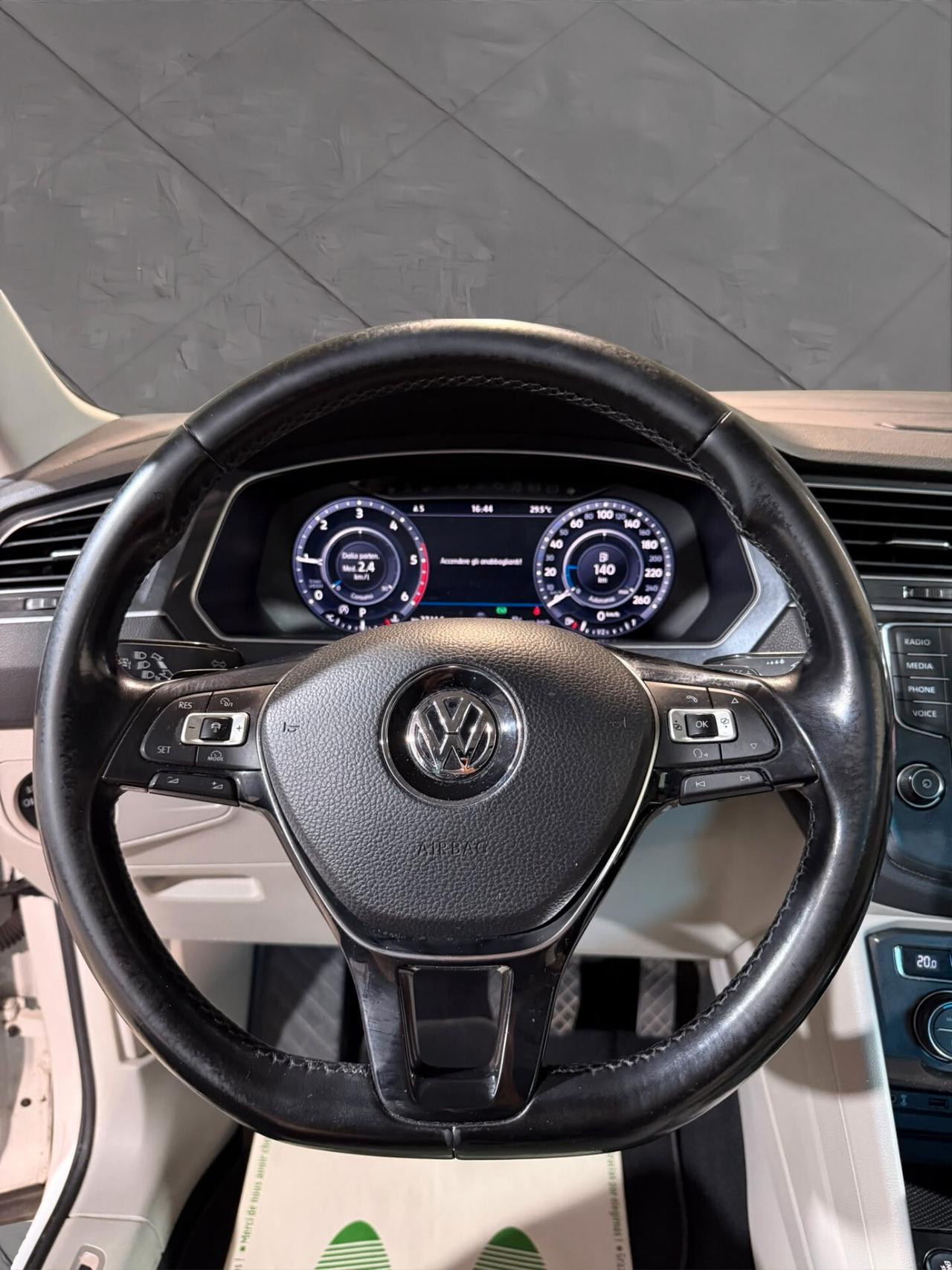 Volkswagen Tiguan 2.0 TDI SCR DSG 4MOTION Business BMT
