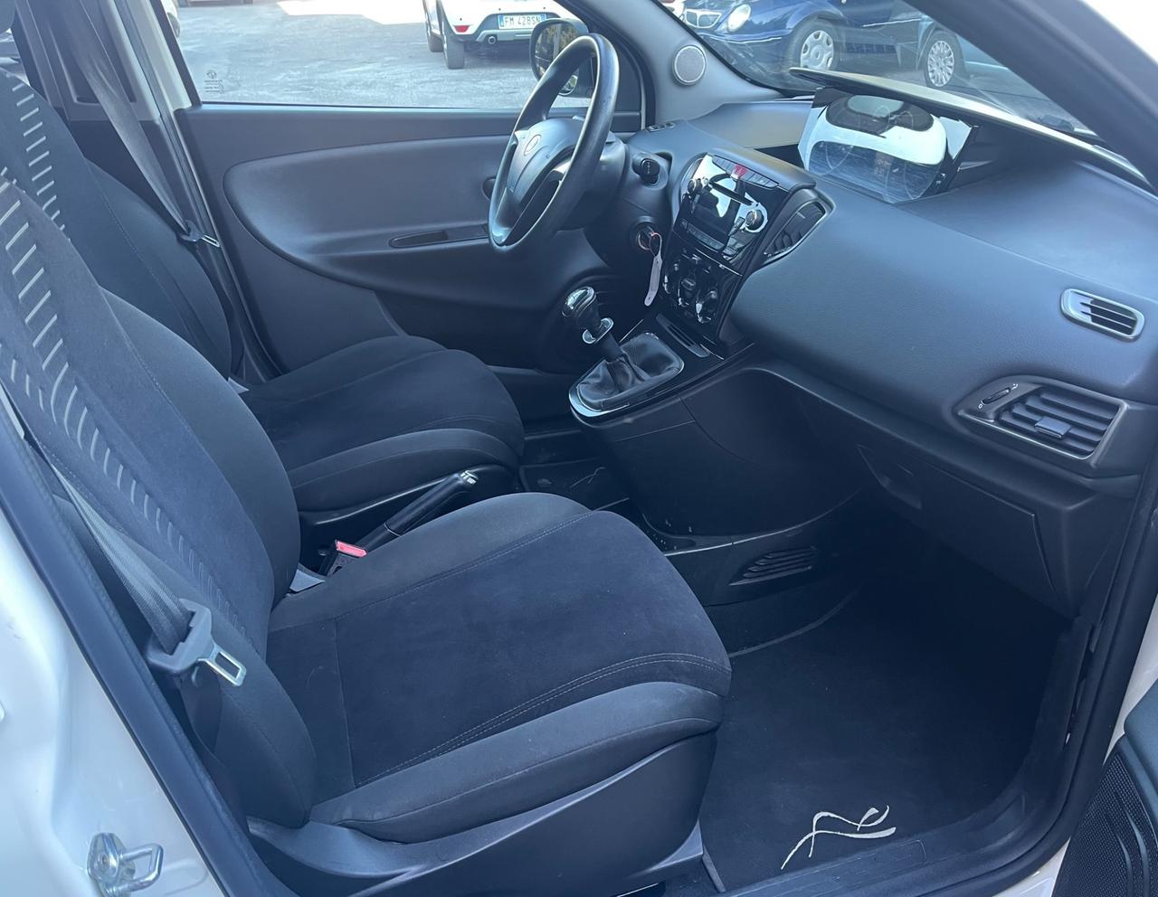 Lancia Ypsilon 1.2 69 CV 5 P Gold-km104000-