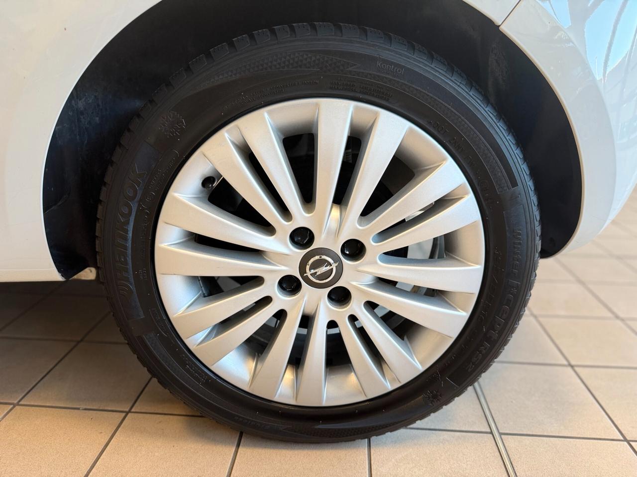 Opel Corsa 1.3 CDTI Coupé b-Color