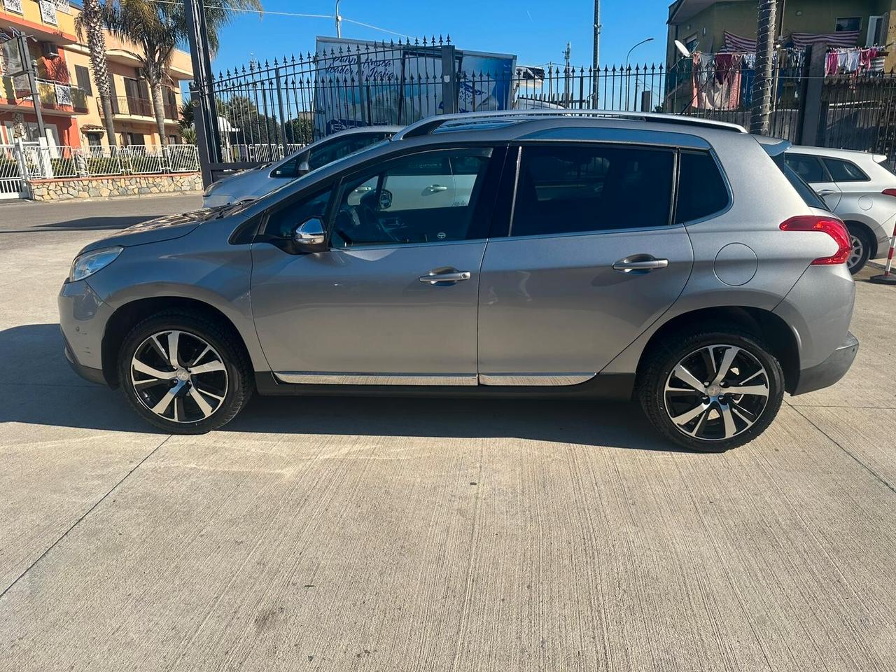 Peugeot 2008 BlueHDi 100 Allure