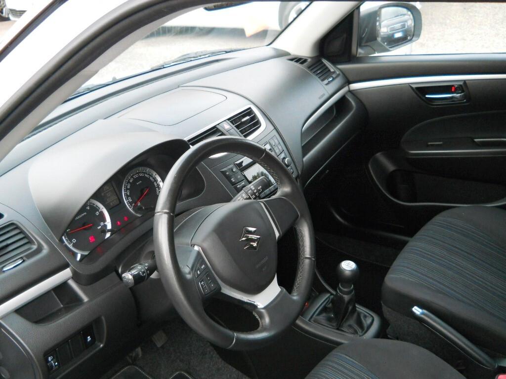Suzuki Swift 1.3 DDiS 5 porte B-Top Bi-Color