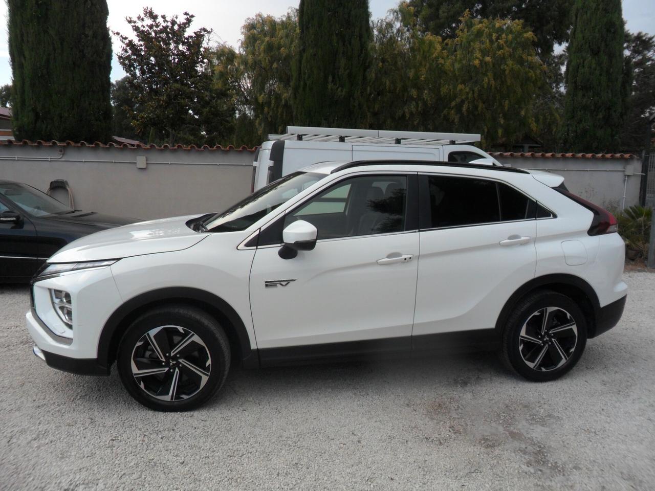 Mitsubishi Eclipse Cross 2.4 MIVEC 4WD PHEV Instyle SDA Pack 0