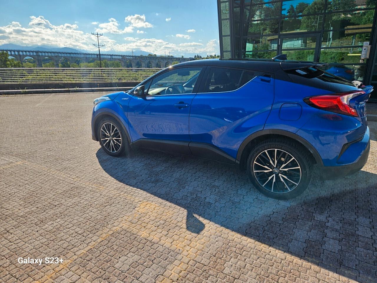 Toyota C-HR 1.8 Hybrid valutiamo usato /scambio