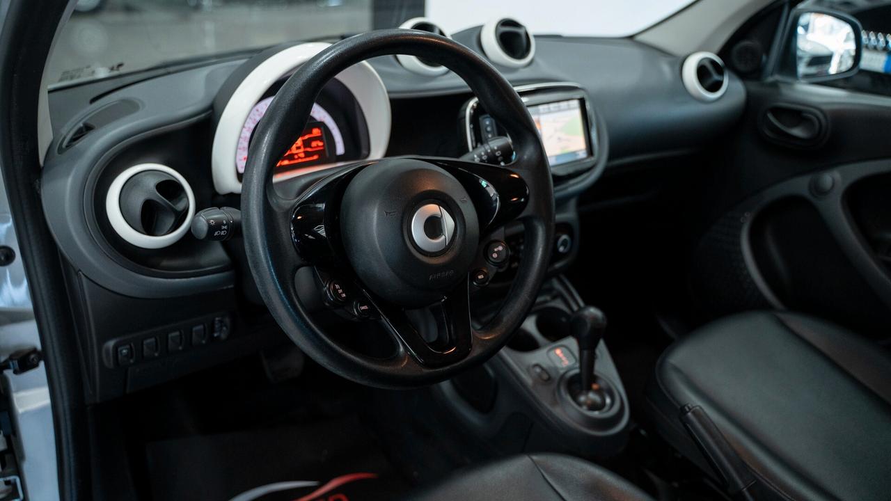 Smart ForFour 1.0 YOUNGSTER 71 CV TWINAMIC AUTO NAVI PELLE FULL