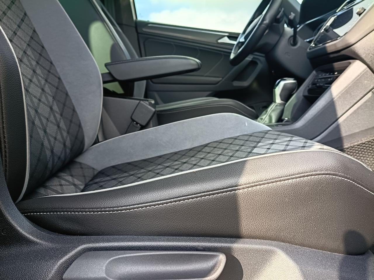 Volkswagen Tiguan R-LINE #50664