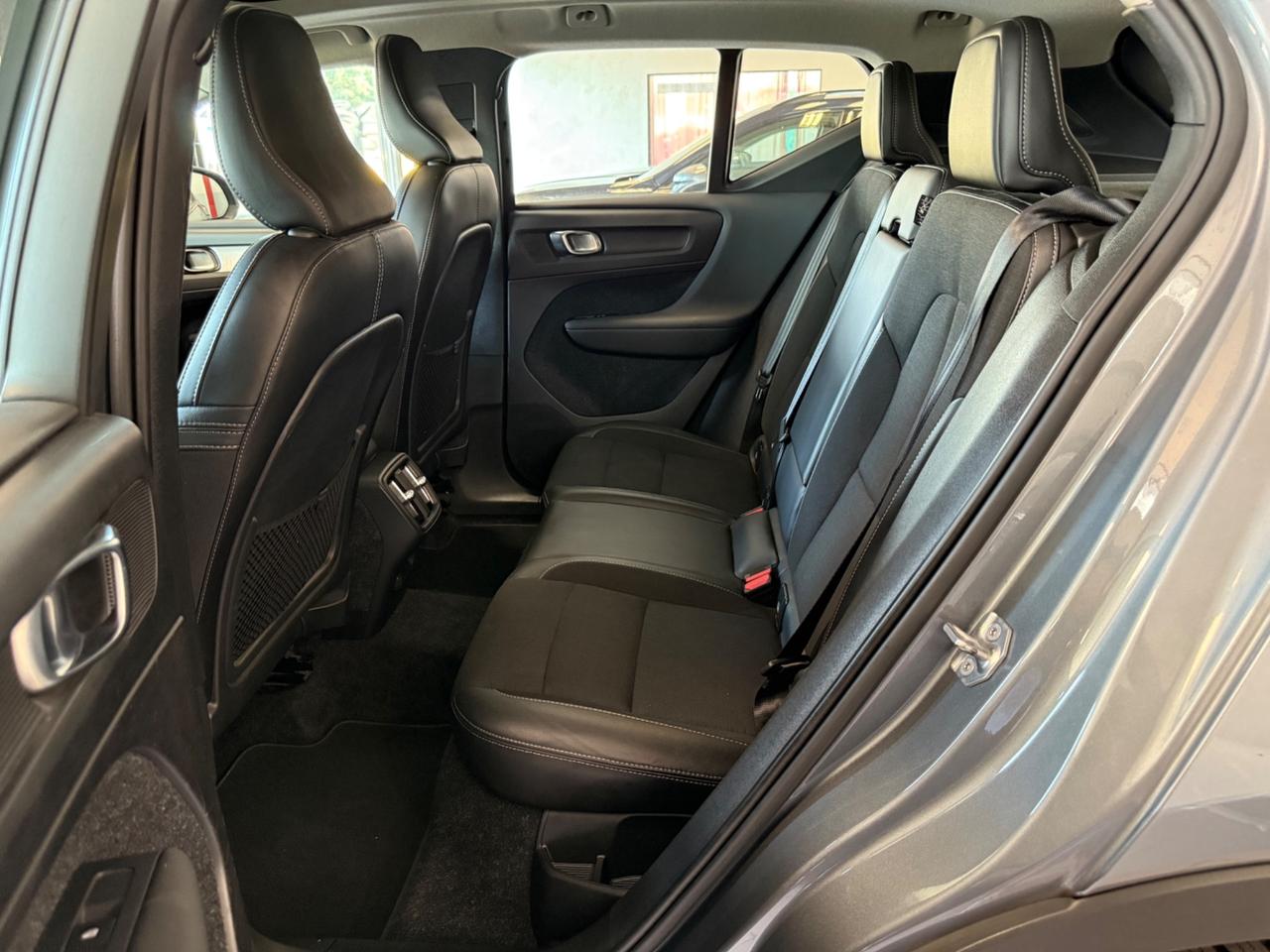 Volvo XC40 D4 AWD Geartronic Momentum TETTO APRIBILE PANORAMICO