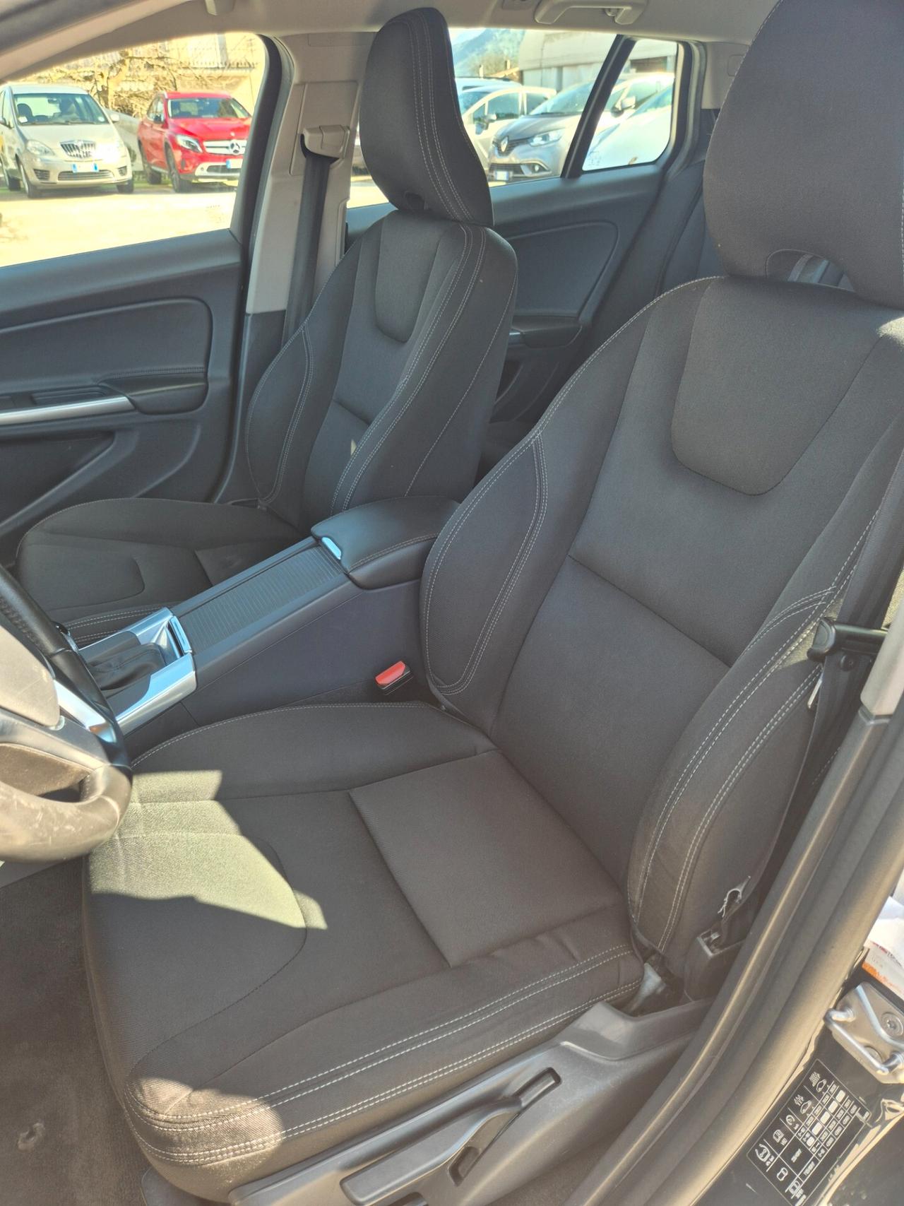 Volvo V60 D2 Geartronic Summum