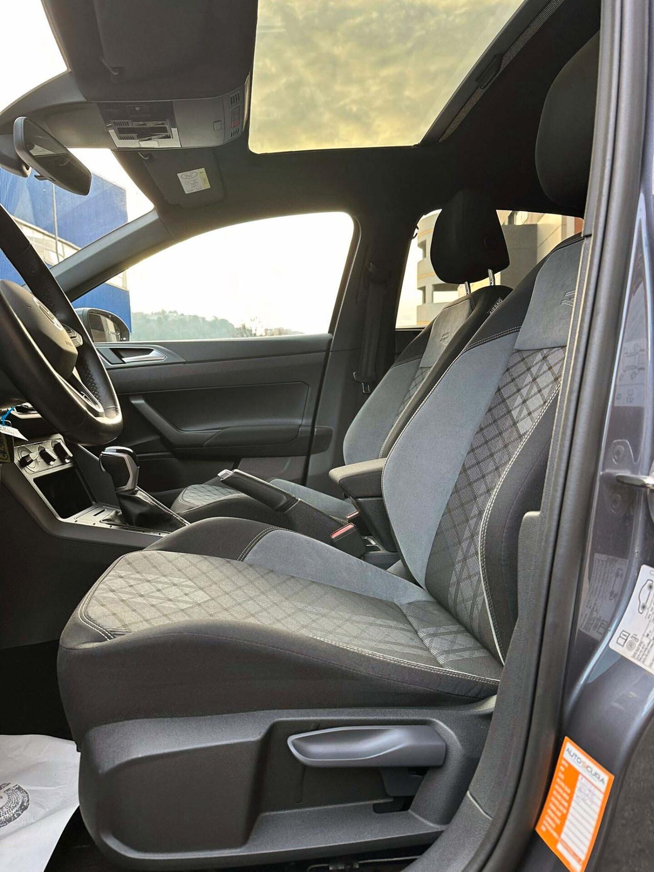 Volkswagen Taigo 1.0 TSI 110 CV DSG R-Line Tetto Apribile